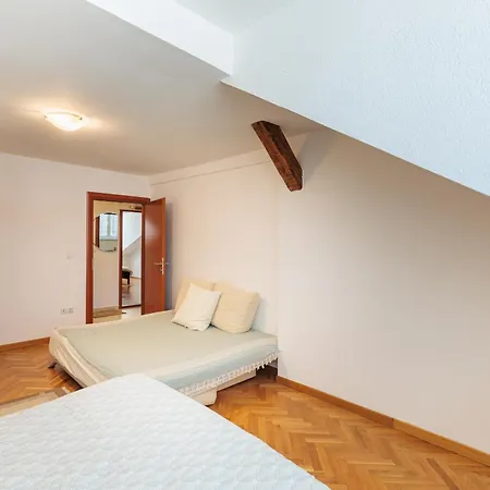 Main Street I Spacious 2bdr Apartment *